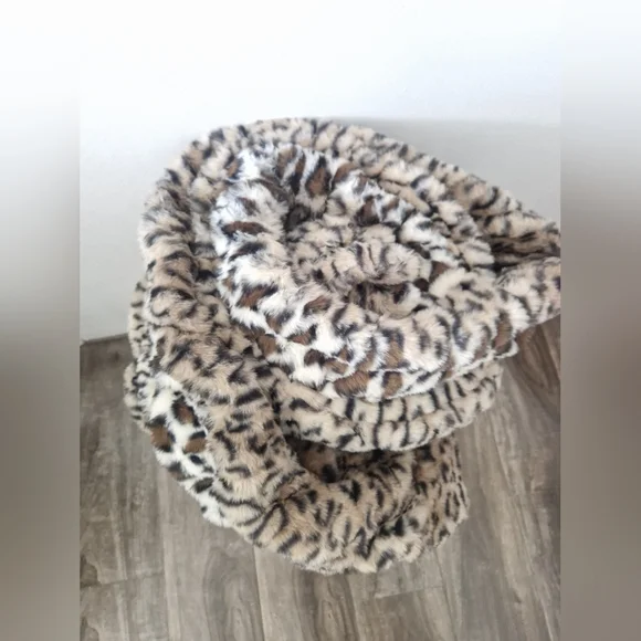 Minky Couture Leopard Print Cozy blanket - Picture 11 of 12